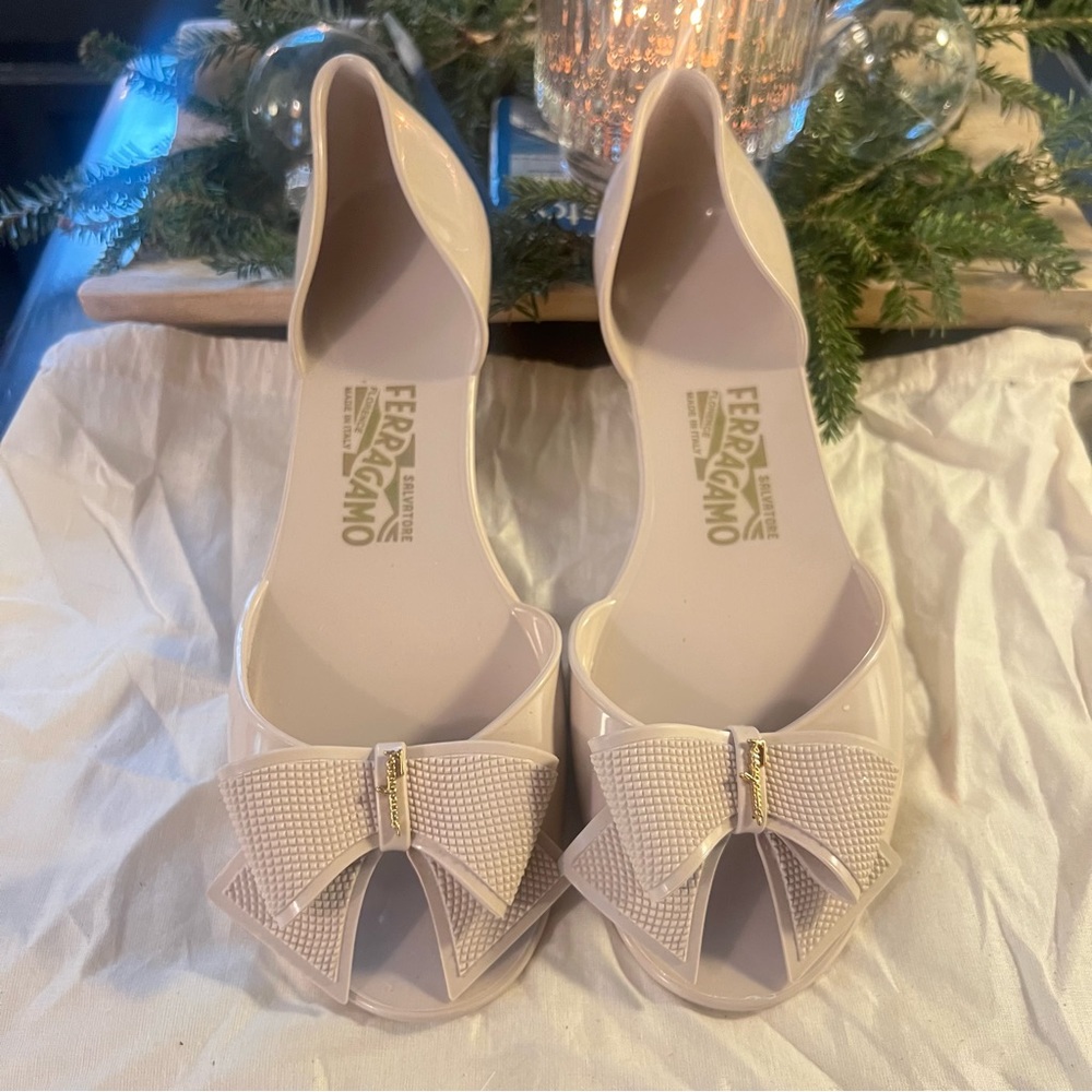 Salvatore Ferragamo Cream Sandals with Bow